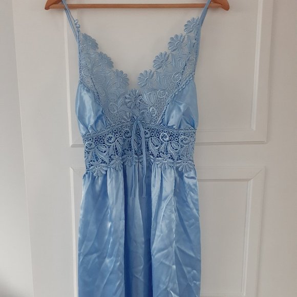 Light Bleu Peignoir - Picture 3 of 6